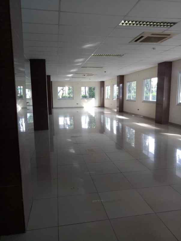 dijual gedung kantor esklusif