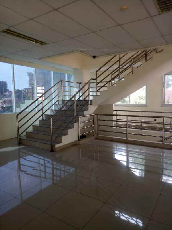 dijual gedung kantor esklusif