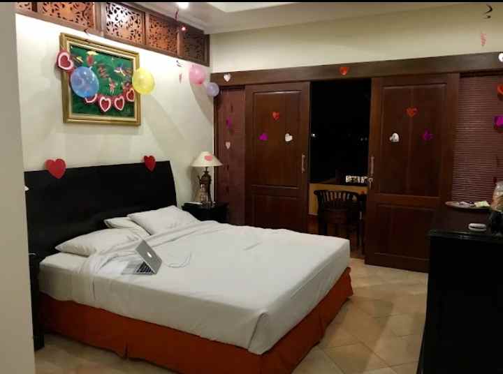 dijual hotel batu belig