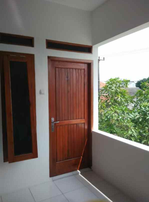 dijual kost jl cibarusah cikarang