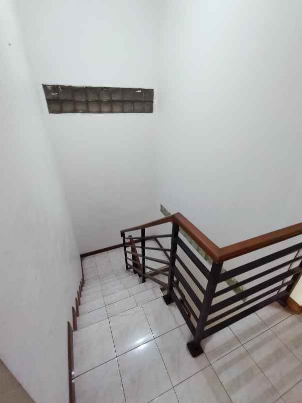 dijual kost tubagus ismail