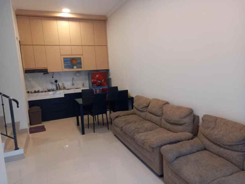 dijual rugi rumah mewah 2 lantai dekat bsd