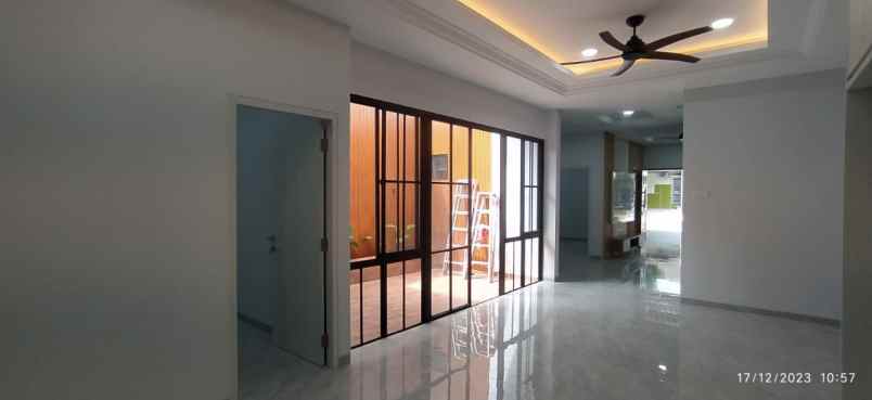 dijual rumah 2 lantai beverly green batam center