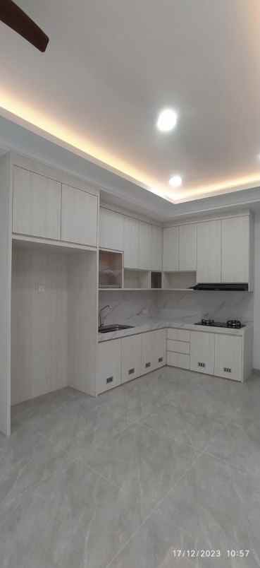 dijual rumah 2 lantai beverly green batam center