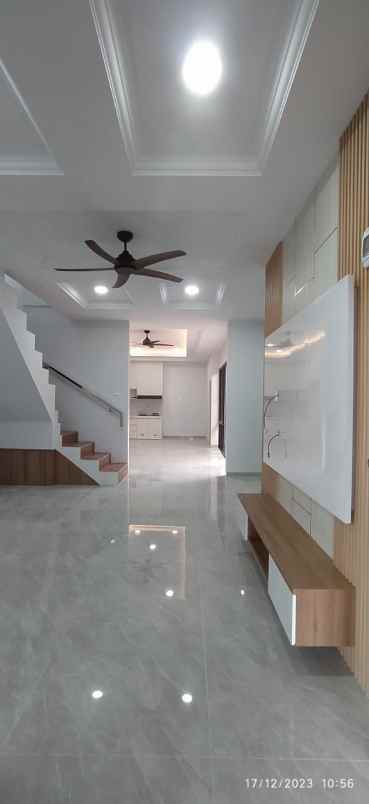 dijual rumah 2 lantai beverly green batam center