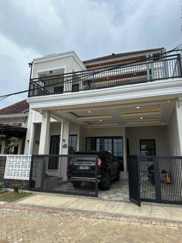 dijual rumah 2 lantai di oma campus dau malang