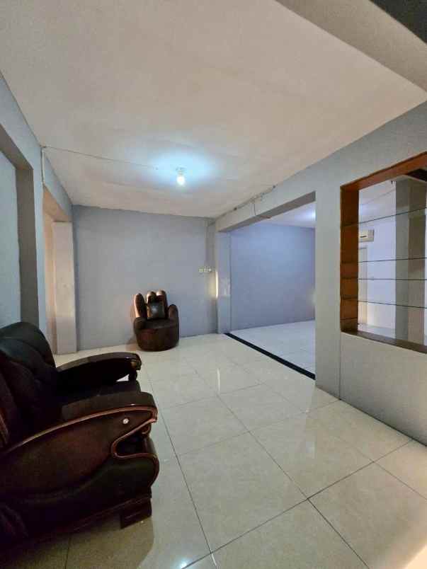 dijual rumah 2 lantai kayuringin jaya