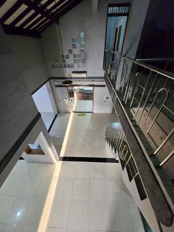 dijual rumah 2 lantai kayuringin jaya