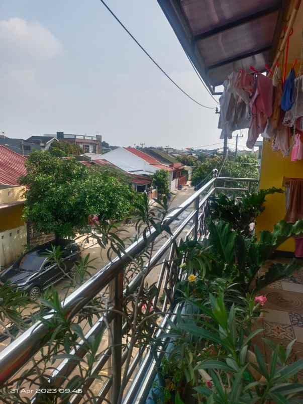 dijual rumah 2 lantai strategis di setu bekasi