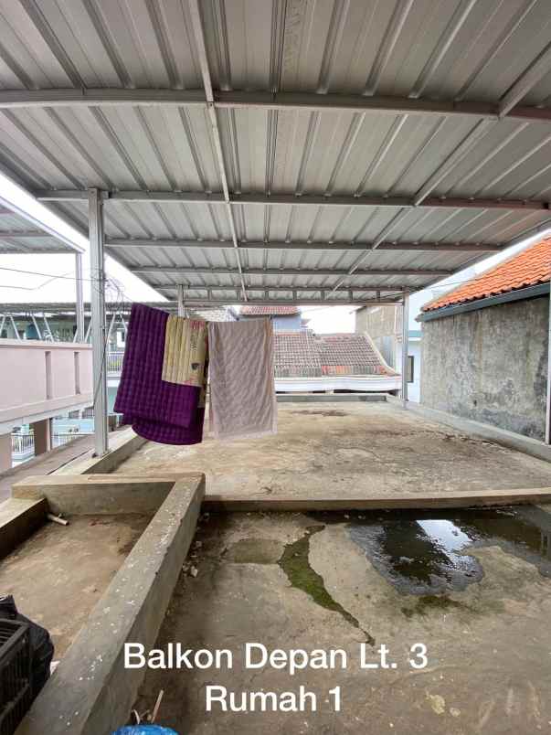 dijual rumah 3 lantai dan masih ada lahan kosong