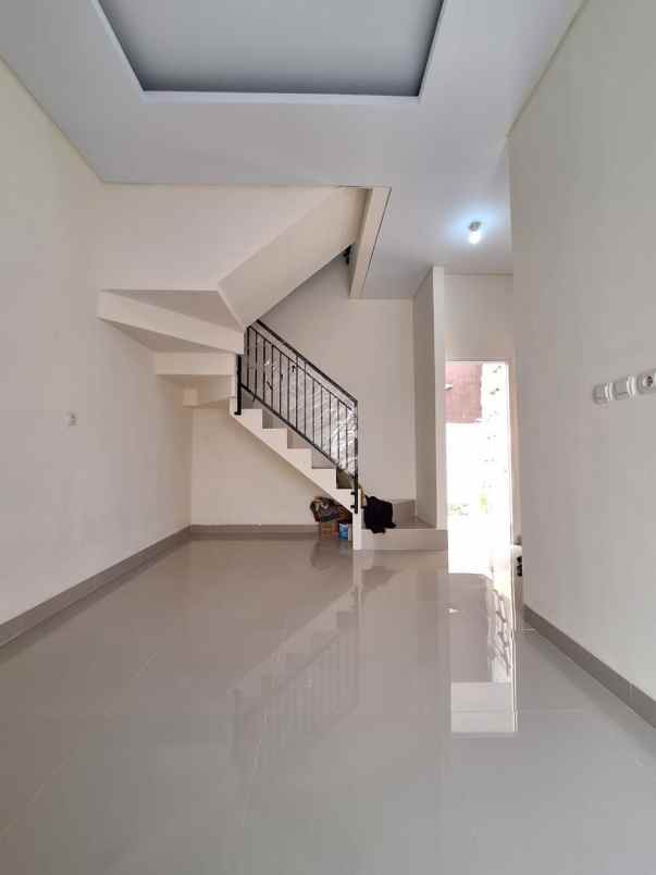 dijual rumah abdul gani raya