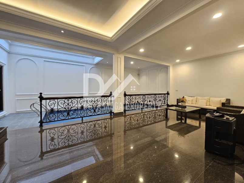 dijual rumah american classic di bintaro