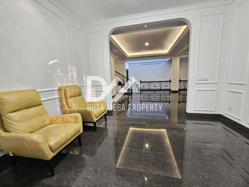 dijual rumah american classic di bintaro