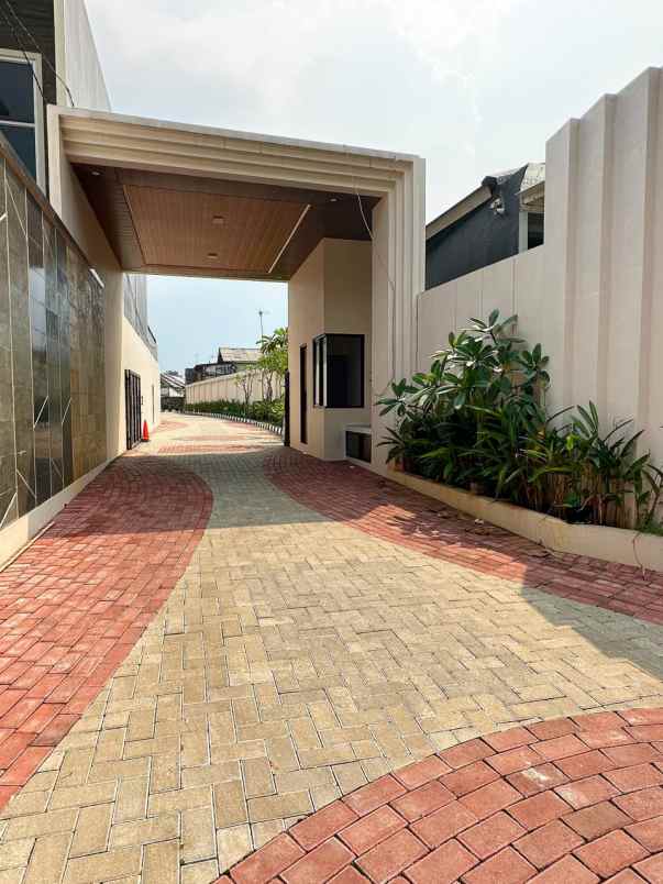 dijual rumah bambu apus