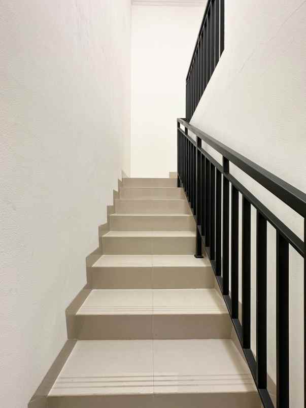 dijual rumah bambu apus