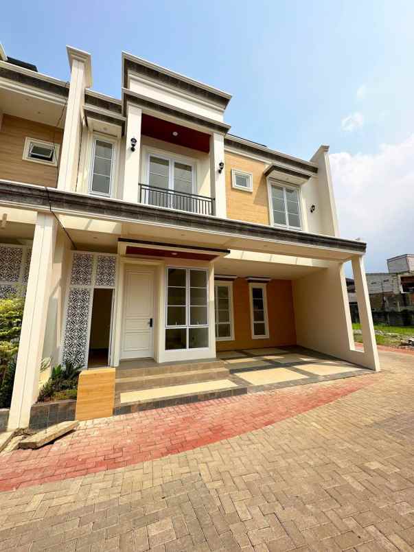 dijual rumah bambu apus