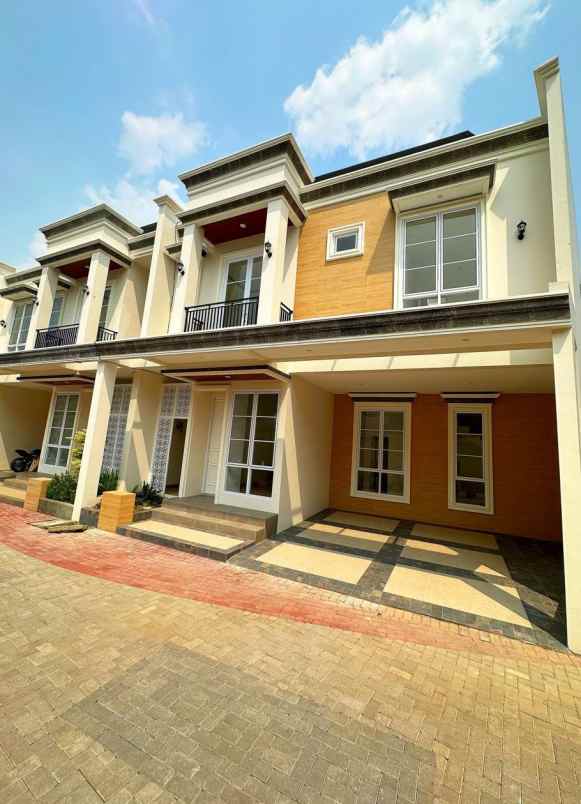 dijual rumah bambu apus cipayung