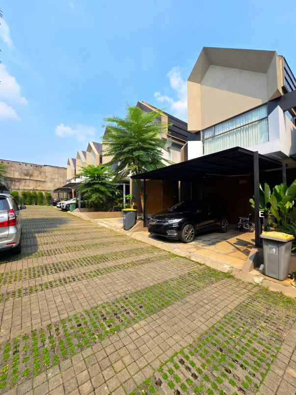 dijual rumah bambu apus jaktim