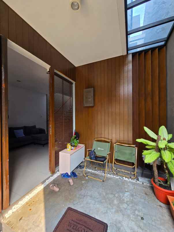 dijual rumah bambu apus jaktim