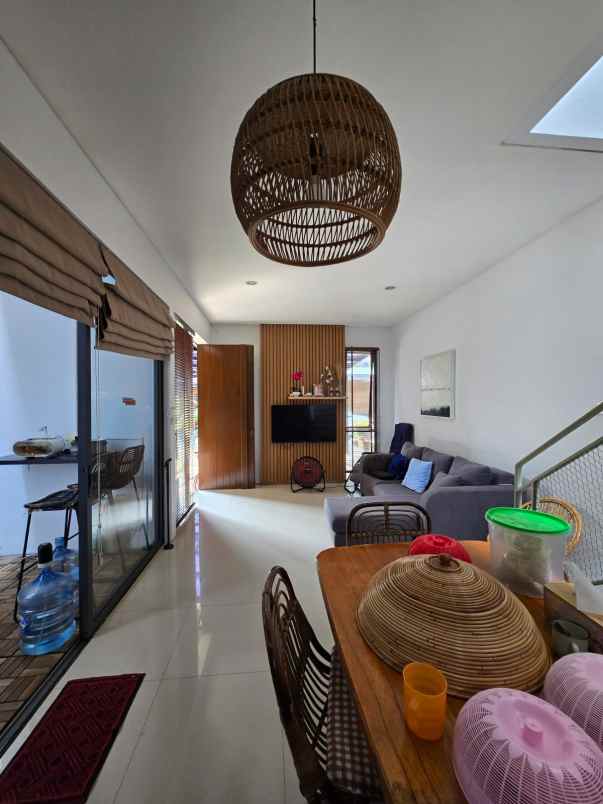 dijual rumah bambu apus jaktim