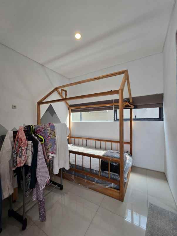 dijual rumah bambu apus jaktim