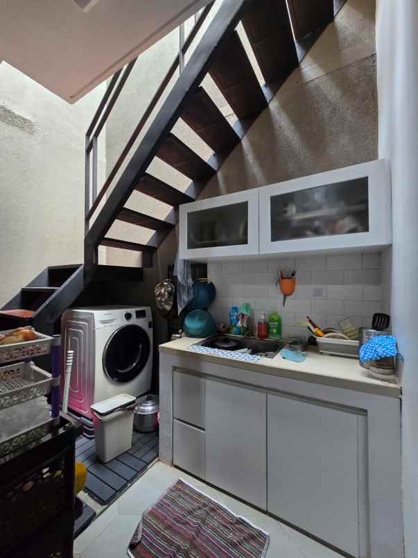 dijual rumah bambu apus jaktim