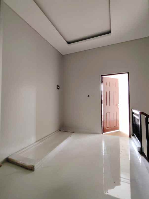 dijual rumah bambu apus jaktim