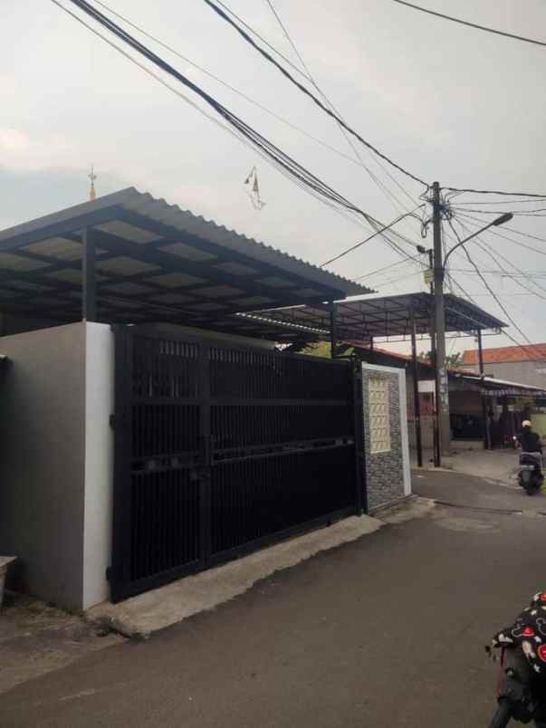 dijual rumah bambu apus pamulang