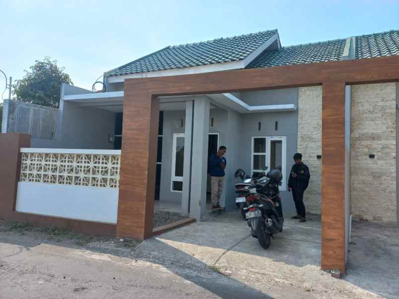 dijual rumah baru siap hguni di bekonang mojolaban