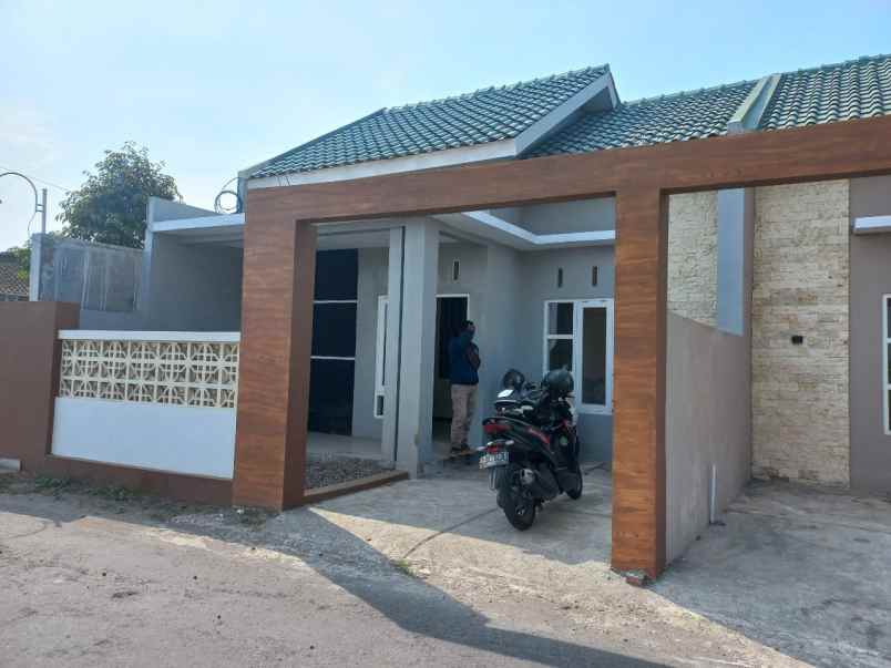 dijual rumah baru siap hguni di bekonang mojolaban