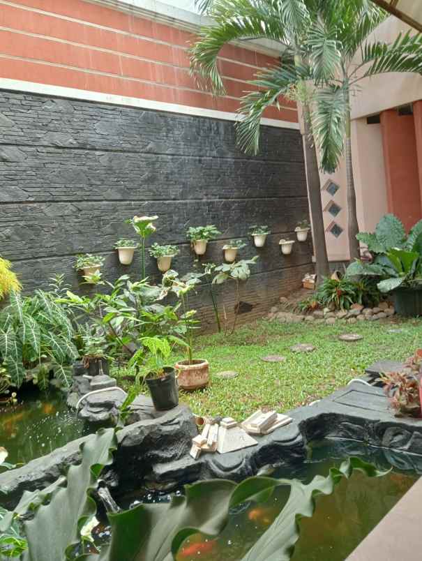 dijual rumah batu indah