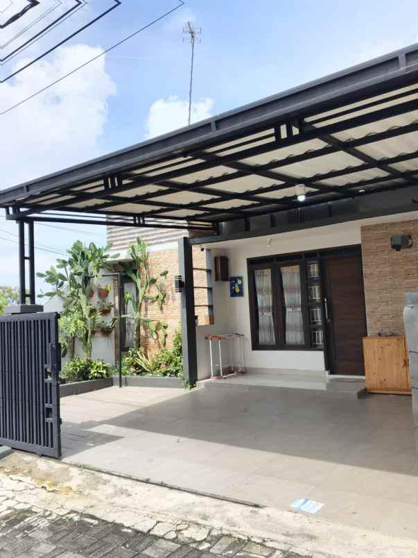 dijual rumah batu indah regency