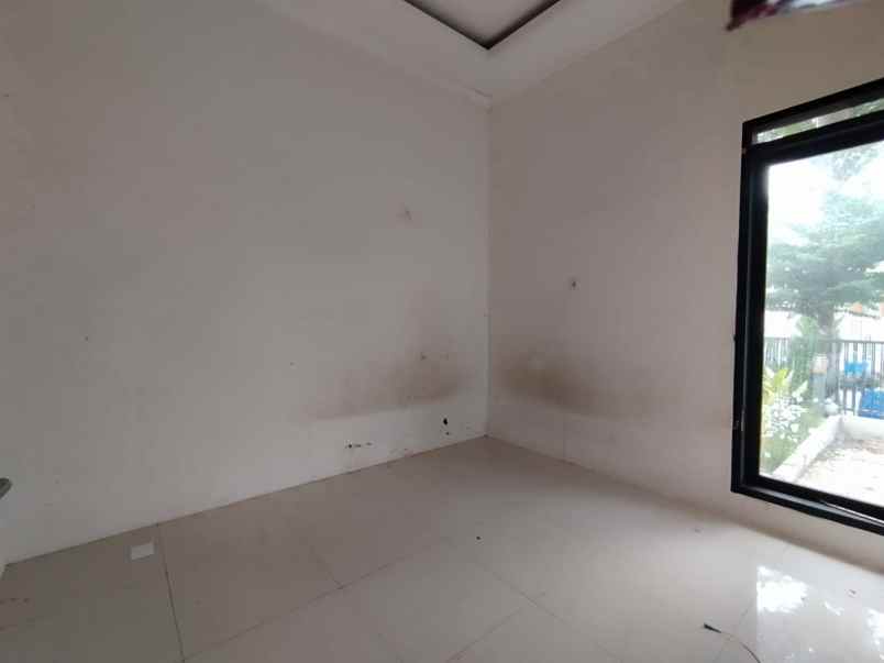 dijual rumah bumi adipura