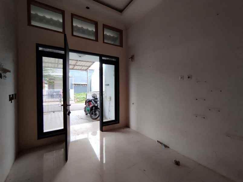 dijual rumah bumi adipura