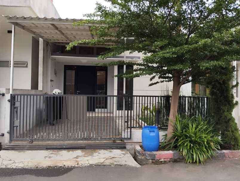 dijual rumah bumi adipura