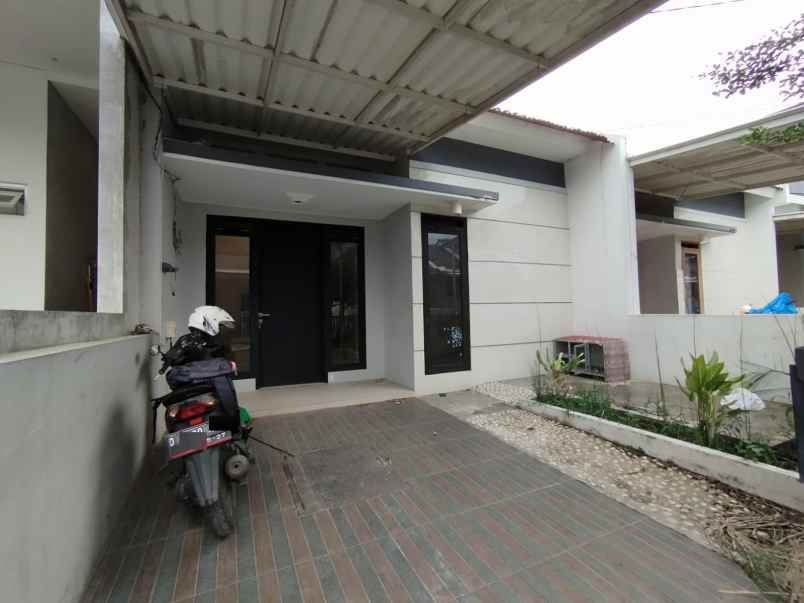 dijual rumah bumi adipura