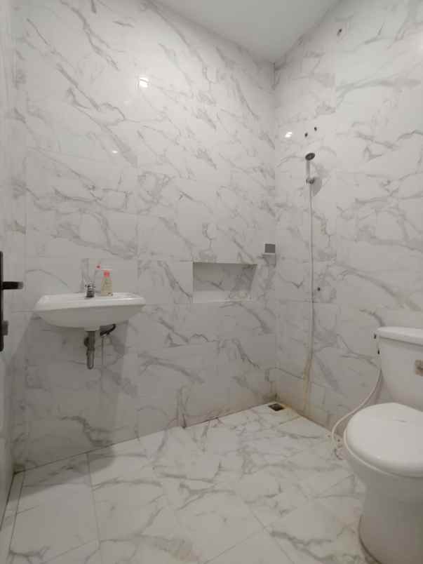 dijual rumah cilangkap cipayung jaktim