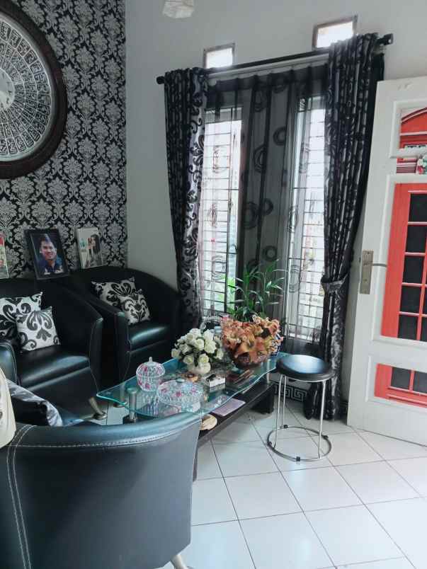 dijual rumah cipager n somawinata