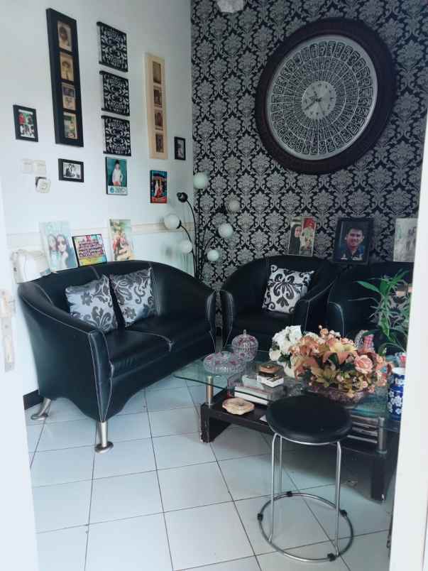 dijual rumah cipager n somawinata