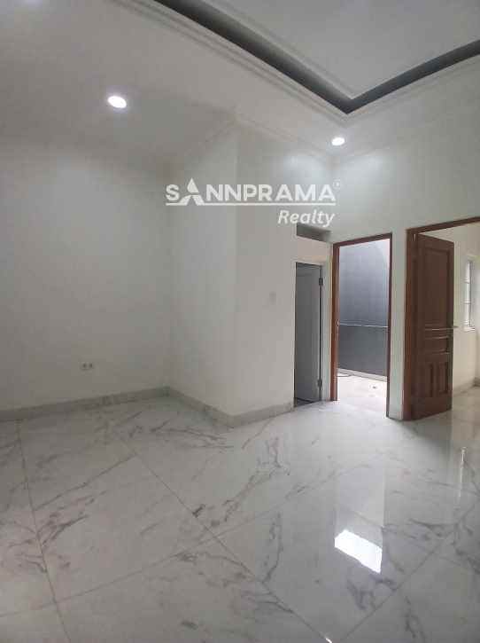 dijual rumah cipedak