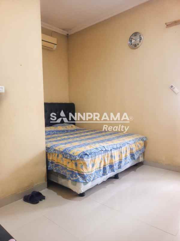 dijual rumah cisalak pasar