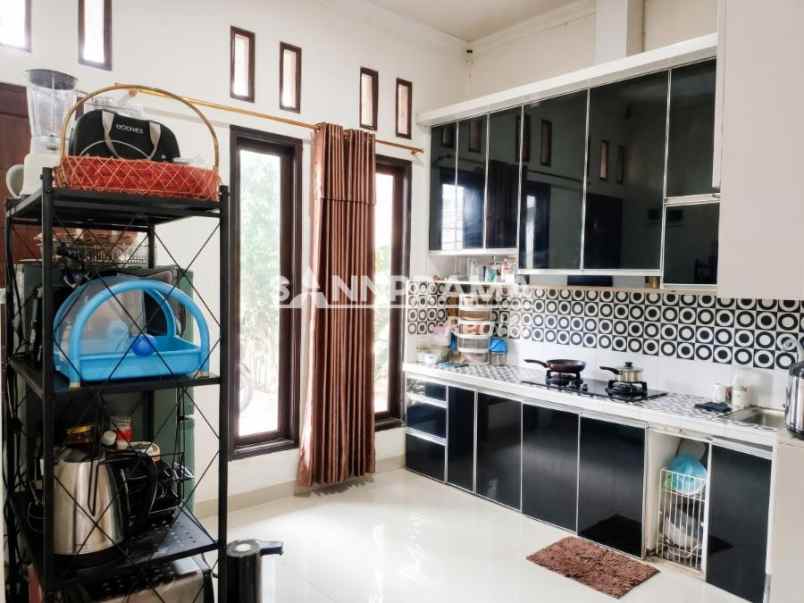 dijual rumah cisalak pasar