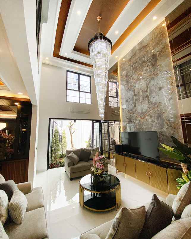 dijual rumah cluster giardina foresta