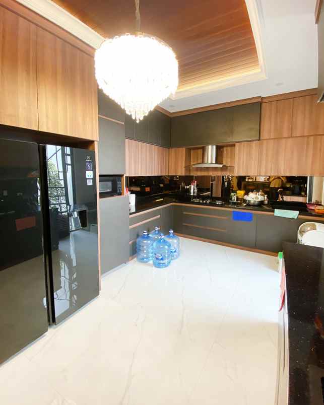 dijual rumah cluster giardina foresta