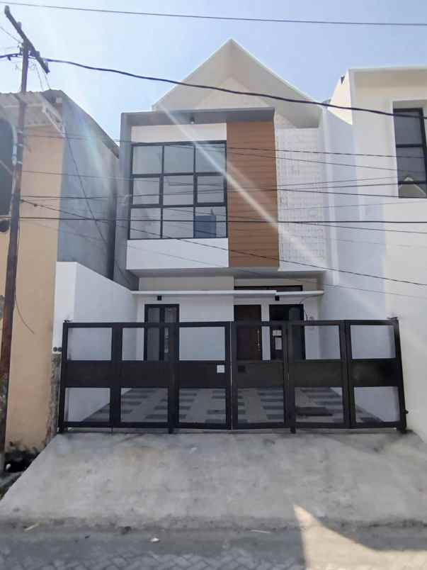 dijual rumah darmo