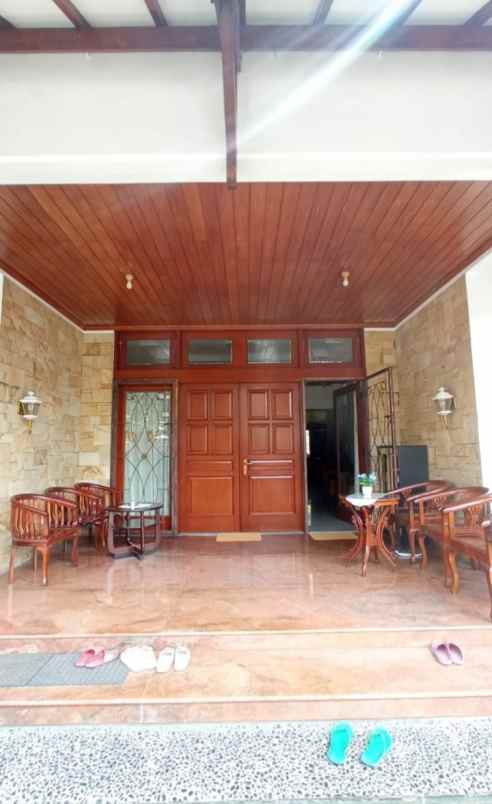 dijual rumah dekat stadion manahan solo