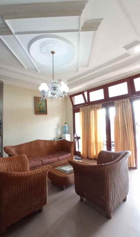 dijual rumah dekat stadion manahan solo