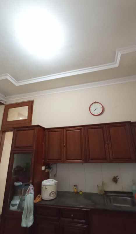 dijual rumah dekat stadion manahan solo