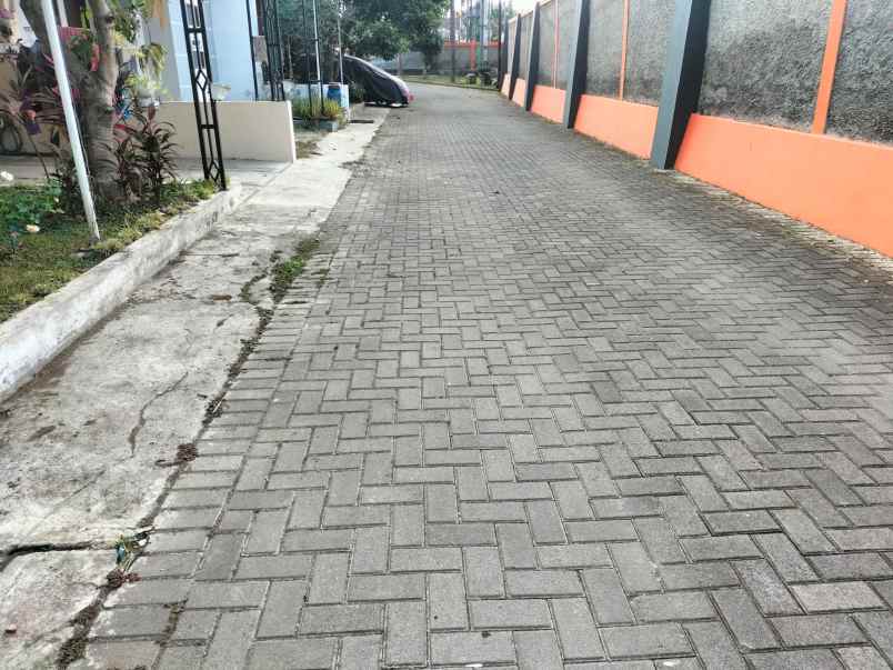 dijual rumah di dalam cluster puri