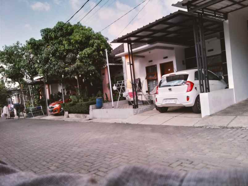 dijual rumah di dalam cluster puri